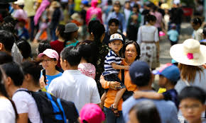 Việt Nam cán mốc 100 triệu người: Những vấn đề đặt ra về bình đẳng giới